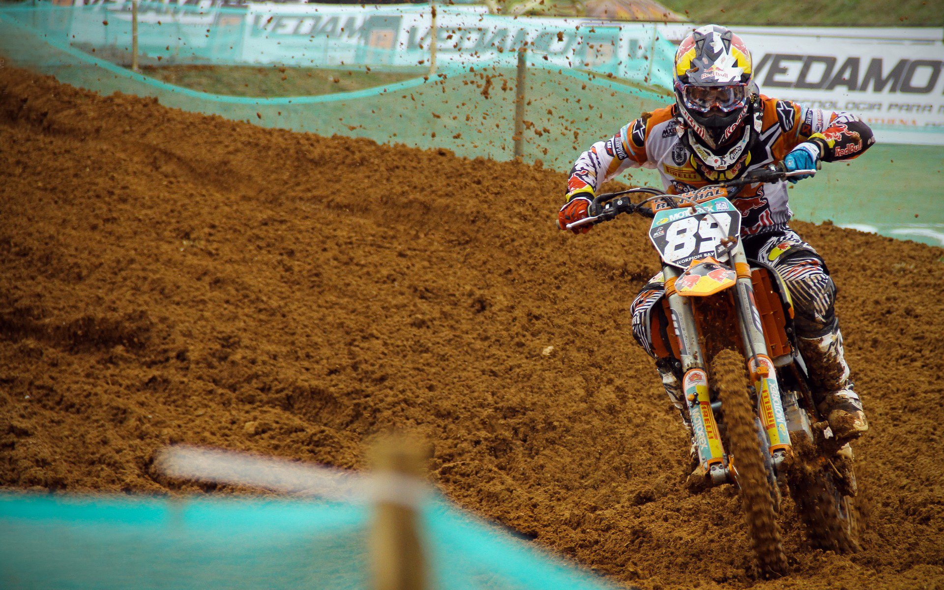 恩比德防守端封盖连连七六人建立领先，恩比德带伤出战